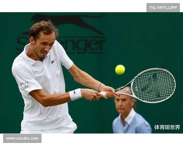 伦纳德笑谈杯中秘密幽默称装着轩尼诗引发全场欢声笑语